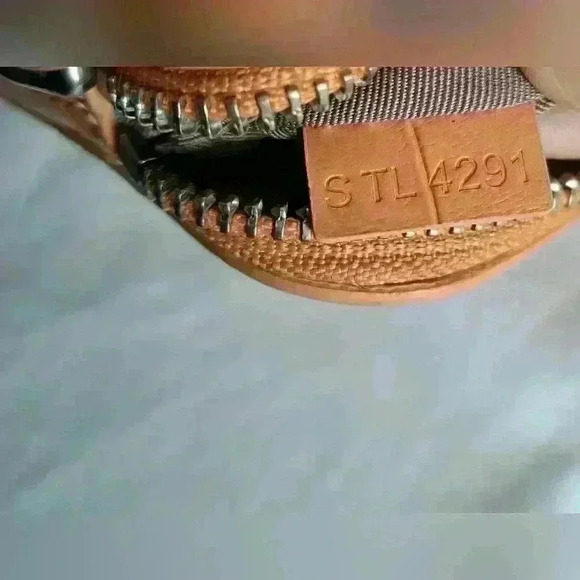 EUC Marc Jacobs The Snapshot Salmon Croc Casual Boho Crossbody Purse Bag - Picture 11 of 11